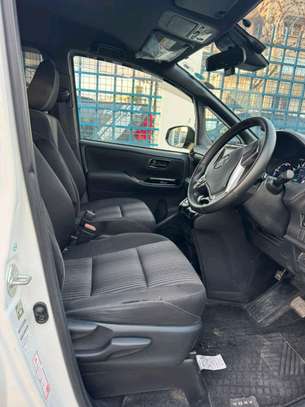 Toyota Voxy Hybrid white 2019 image 4