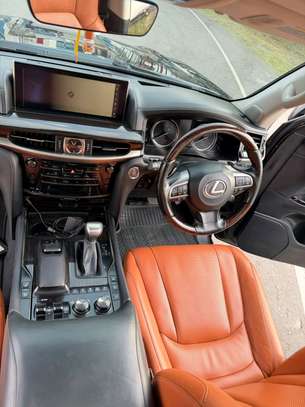 LEXUS LX570 PETROL 2015MODEL SUNROOF image 2