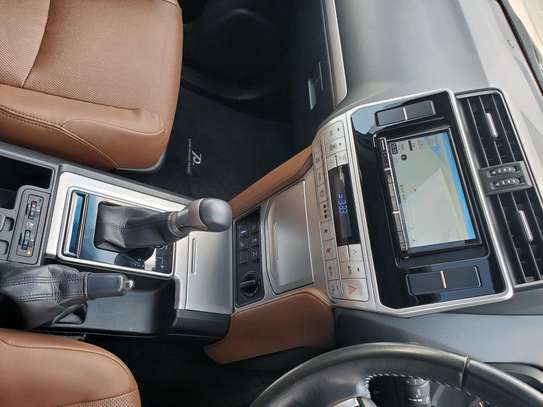 Toyota landcruiser prado TXL image 4
