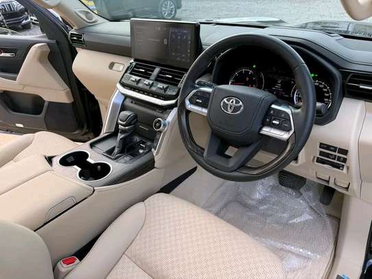 2023 Toyota LandCruiser ZX 300 diesel image 3