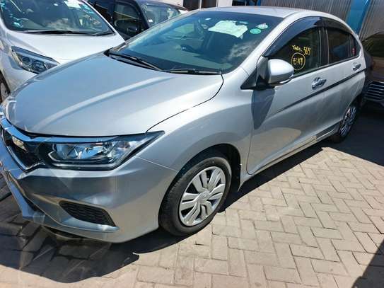 Honda Grace nom hybrid image 4