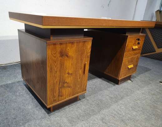 Executive Desks : 1.4 Meters Modern Executive Office Desk image 5