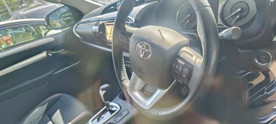Toyota Hilux Double cabin Grey 2021 image 5