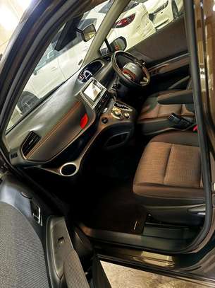 Toyota Sienta hybrid 7seater 2019 image 10