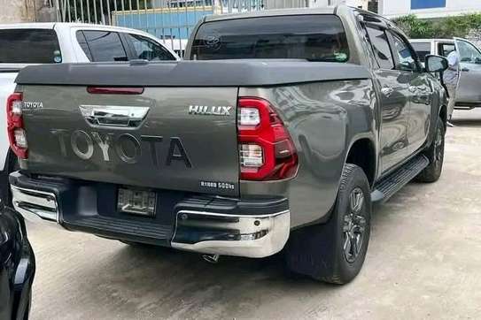 Toypta hilux double cabin image 4