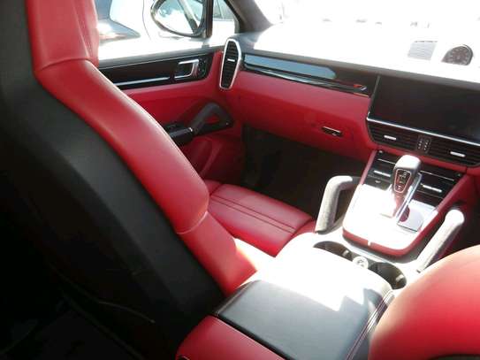 Porsche Cayenne 2021 Sunroof image 4
