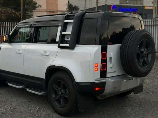 Land Rover Defender 110 Series 2020 image 8