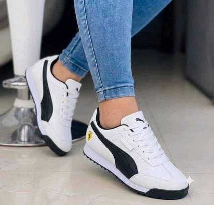 Ladies sneakers image 4