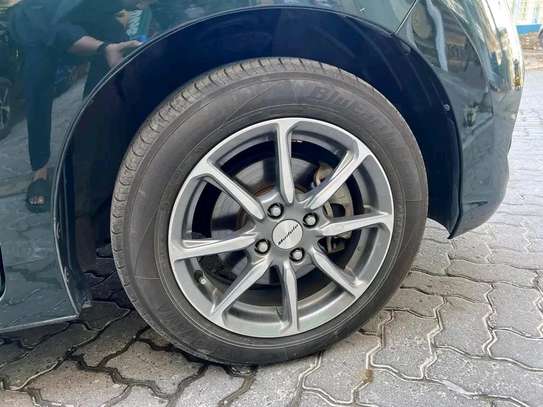 Honda Fit non hybrid image 4