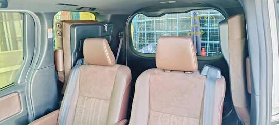 Toyota Esquire sunroof 2018 white image 9