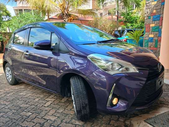 Toyota vitz image 2