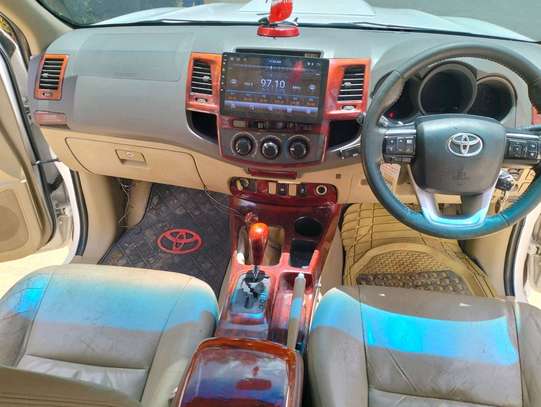 TOYOTA HILUX DOUBLE CAB AUTOMATIC 2010 MODEL image 8
