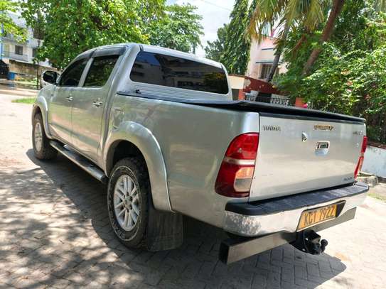 TOYOTA HILUX 2011 image 5