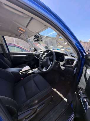 Toyota hilux double cub newshape image 4
