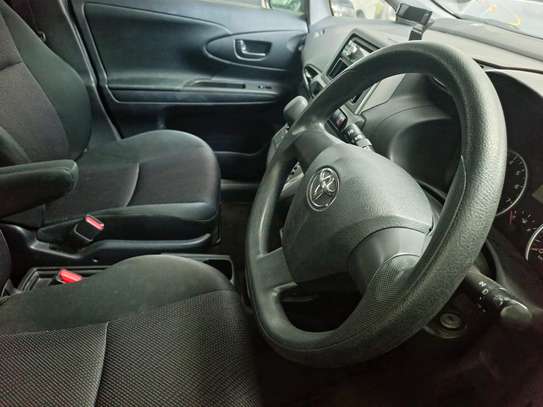 Toyota wish silve image 4