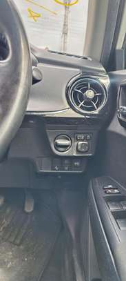 Toyota corolla Axio G White 2018 image 7