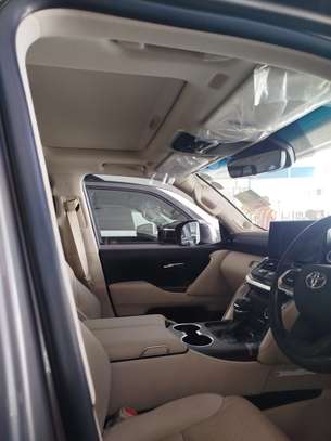 Land Cruiser LC300 image 6
