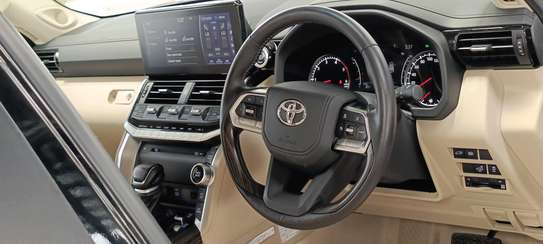 Toyota land Cruiser ZX Diesel ⛽ Black 2021 image 4