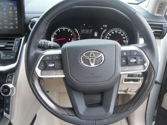 2022 TOYOTA LANDCRUISER image 8