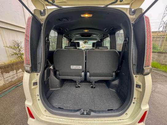 Toyota Noah hybrid white wxB 2019 image 8
