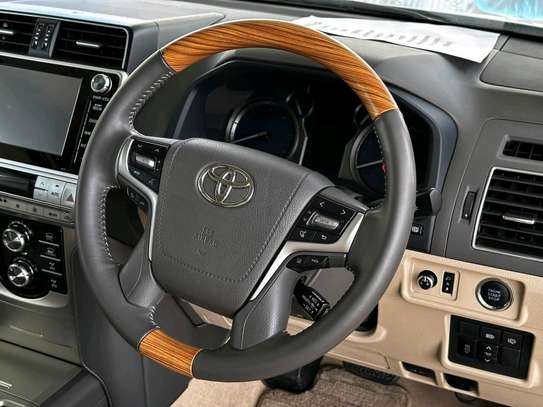 Toyota Land Cruiser Prado TZG image 11