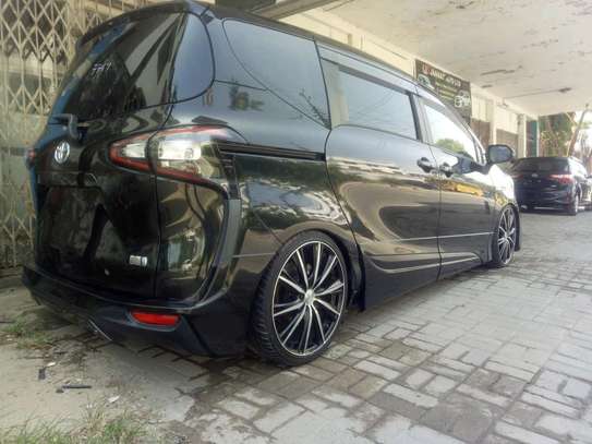 Toyota Sienta hybrid black 2018 XD-L image 10