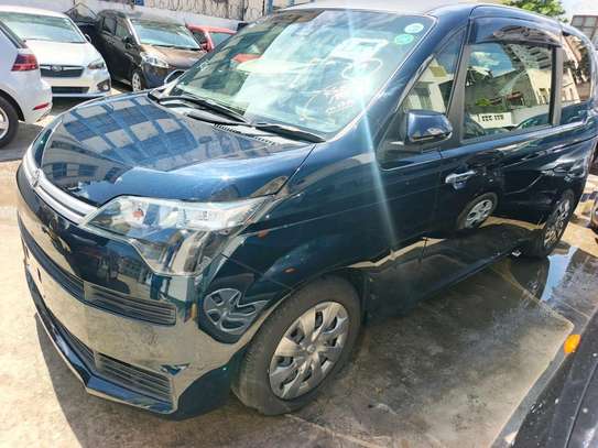 Toyota spade image 4