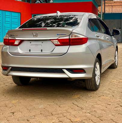 Make Honda Grace 2019 model silver color. image 9