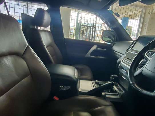 Toyota landcruiser v8 image 9