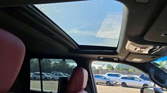 Lexus lx600 image 4