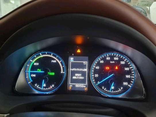 Toyota Harrier hybrid image 4