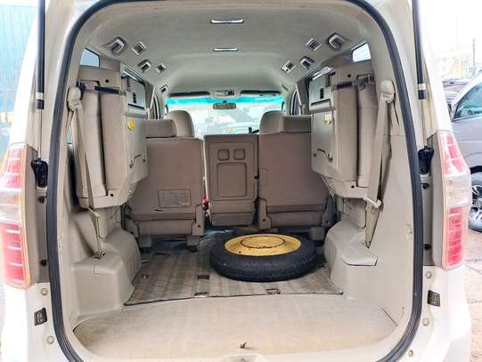 TOYOTA NOAH SECOND EDITION 2010 MODEL image 7