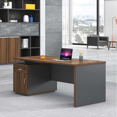 Office Desk; 1.4M  Executive Office Desk in Suneka image 2