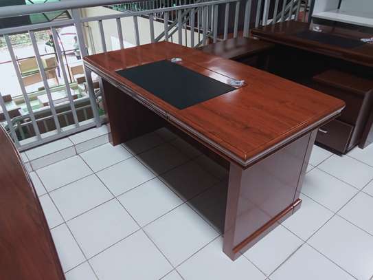 Office Tables; 1600MM executive office L-shaped desk image 3