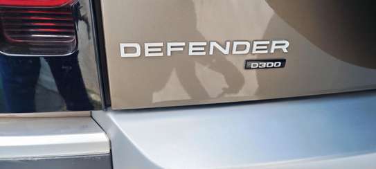 Land Rover Defender 110 Gold 2020 image 11
