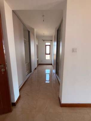 3 Bed Apartment with En Suite in Kilimani image 9