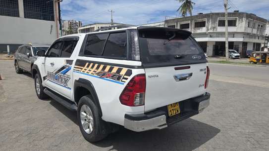 Toyota Hillux Double Cab image 7