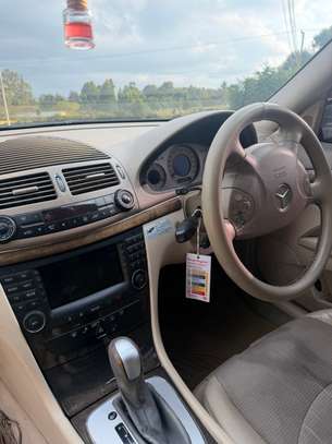 Merecedes Benz E320 image 4
