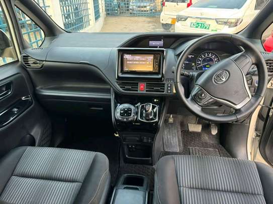 Toyota Voxy Hybrid white 2019 image 3