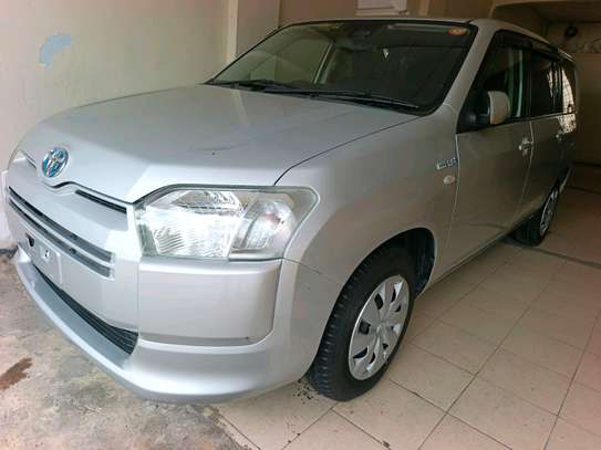 Toyota succeed TXG hybrid image 2