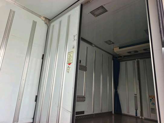 Isuzu Elf NPR85 freezer image 4