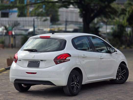Peugeot 208 image 5
