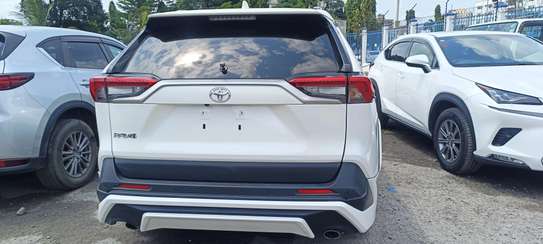 Toyota Rav4 White 2019 2WD image 14