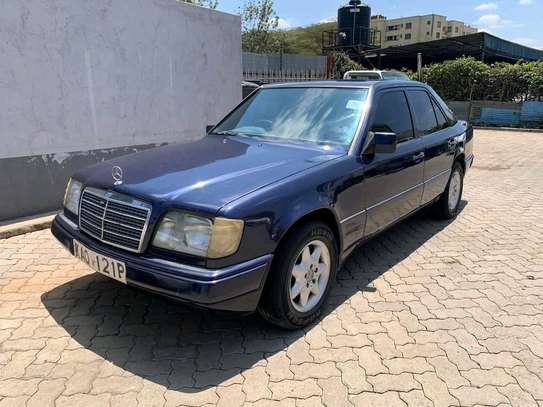 Mercedes Benz W124 E220 image 2