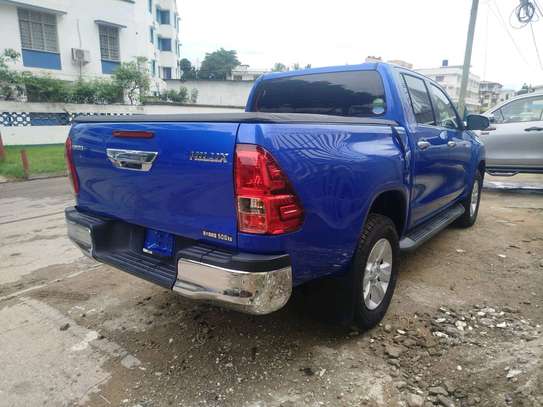 Toyota hilux double cub image 3