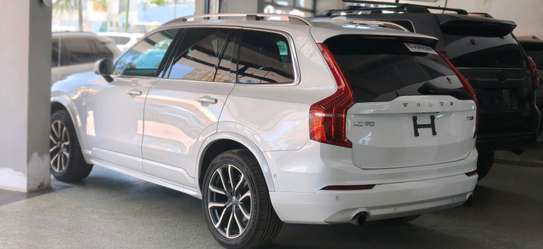 Volvo XC90 T5 AWD 2019 Sunroof image 10