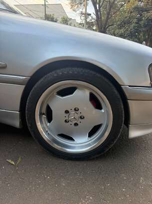 Mercedes C200 image 4