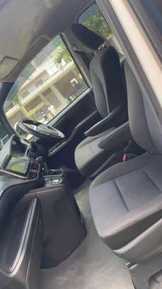 TOYOTA NOAH 2017MODEL 8 SEATER 2WD image 5