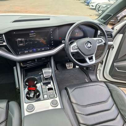 2019 Volkswagen Touareg Rline image 9