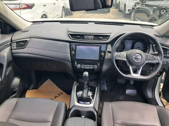 Nissan X-Trail sunroof image 12